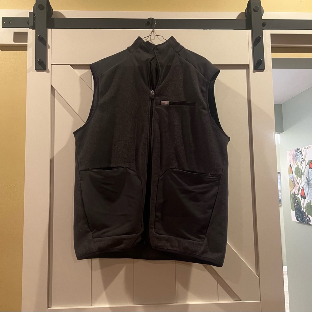 VGUC grey men's Figs fleece vest
